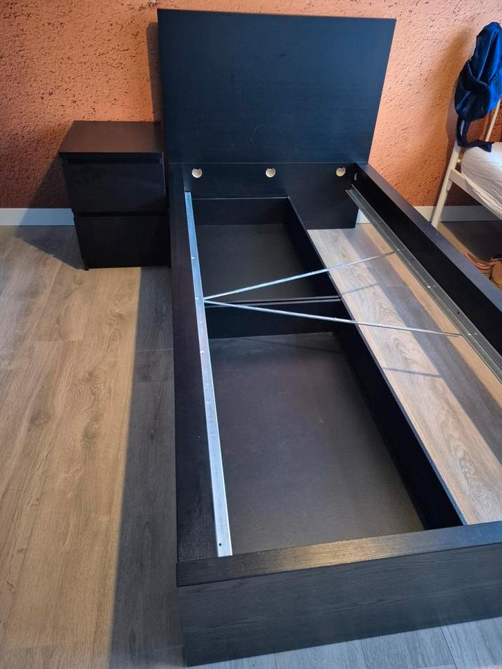 Ikea Malm bedframe, 2 bedlades en nachtkastje Eenpersoonsbed, Huis en Inrichting, Slaapkamer | Boxsprings, Zo goed als nieuw, 90 cm