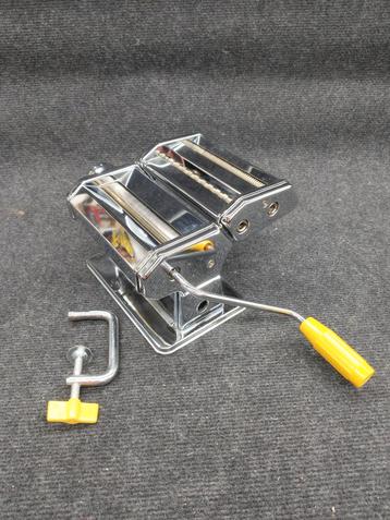 Pastamachine  beschikbaar voor biedingen