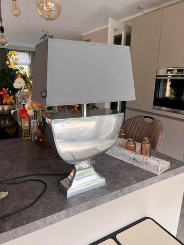 Landelijke platte lamp beschikbaar voor biedingen