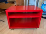 Lack IKEA tafel rood met wieltjes, Huis en Inrichting, Kasten | Televisiemeubels, 50 tot 100 cm, Minder dan 100 cm, 25 tot 50 cm