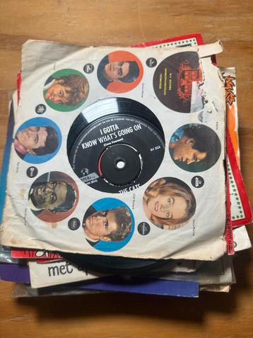Te koop: een mooie verzameling oude vinyl platen beschikbaar voor biedingen