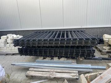 Hekwerk incl poeren beschikbaar voor biedingen