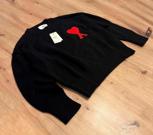 Ami Paris Zwarte Trui met Rood Hart/Maat S Snelle Verzending, Kleding | Dames, Truien en Vesten, Zo goed als nieuw, Maat 36 (S)
