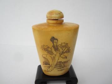 Chinees/Chinese snuifflesje /snuff bottle met lepel #6130 beschikbaar voor biedingen