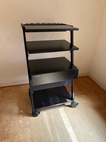 verrijdbare trolley of apparatenwagentje  beschikbaar voor biedingen