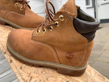 Timberland maat 33 amper gedragen. 