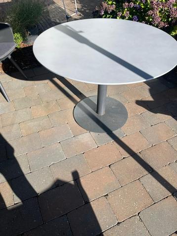 Aluminium tuintafel  beschikbaar voor biedingen