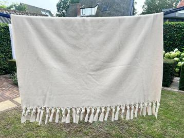Plaid 1.90 x 1.40 cm met franje afgewerkt (1 kleur: beige) beschikbaar voor biedingen