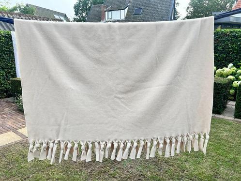 Plaid 1.90 x 1.40 cm met franje afgewerkt (1 kleur: beige), Huis en Inrichting, Woonaccessoires | Plaids en Woondekens, Gebruikt