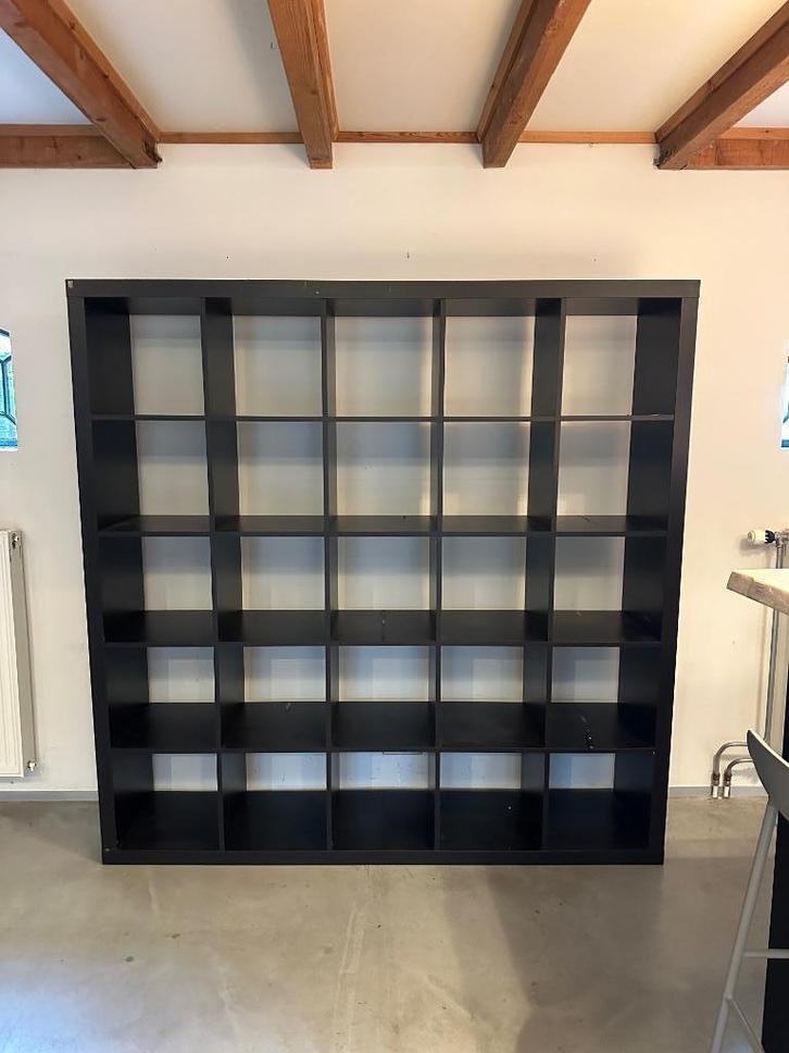 IKEA kallax 25 vak zwartbruin 1x, Huis en Inrichting, Kasten | Boekenkasten, Gebruikt, 100 tot 150 cm, 150 tot 200 cm, 25 tot 50 cm