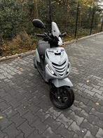 Piaggio Zip E5 i-Get – Nardo Grey, Fietsen en Brommers, Scooters | Piaggio, Ophalen, Zo goed als nieuw, Benzine, Zip