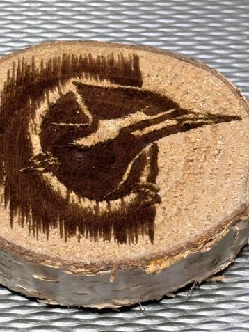 Specht op Houtschijf - Lasergravure woodpecker beschikbaar voor biedingen