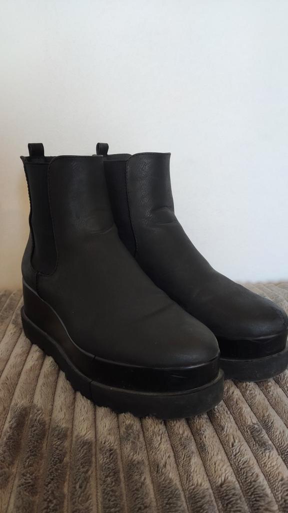 Lage enkellaarzen met hoge plateauzool - zwart - maat 37, Kleding | Dames, Schoenen, Gedragen, Lage of Enkellaarzen, Zwart, Ophalen of Verzenden