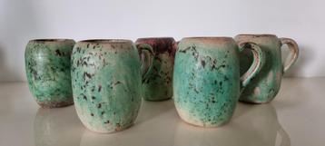 5 vintage pottenbakkers bekers, handgevormde mokken beschikbaar voor biedingen