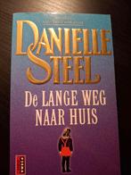 Danielle Steel - De lange weg naar huis, Boeken, Ophalen of Verzenden, Zo goed als nieuw, Danielle Steel