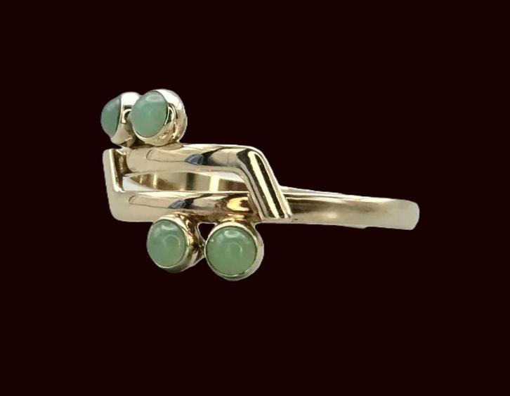 Gouden Vintage design ring met jade. 2025/576., Sieraden, Tassen en Uiterlijk, Ringen, Zo goed als nieuw, Dame, 17 tot 18, Groen