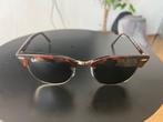 Ray-Ban Clubmaster Classic in NIEUWSTAAT, Sieraden, Tassen en Uiterlijk, Zonnebrillen en Brillen | Heren, Zonnebril, Bruin, Ophalen of Verzenden