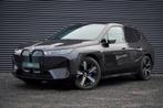 BMW iX xDrive40 Excellence 77 kWh / M-Sportpakket / Pano / T, Auto's, BMW, Stof, Gebruikt, 416 km, Vierwielaandrijving