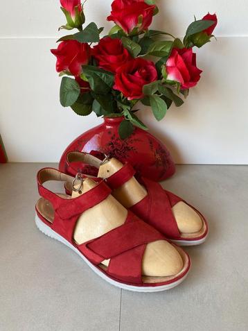 HARTJES SANDALEN MT: 45 G NIEUWSTAAT beschikbaar voor biedingen