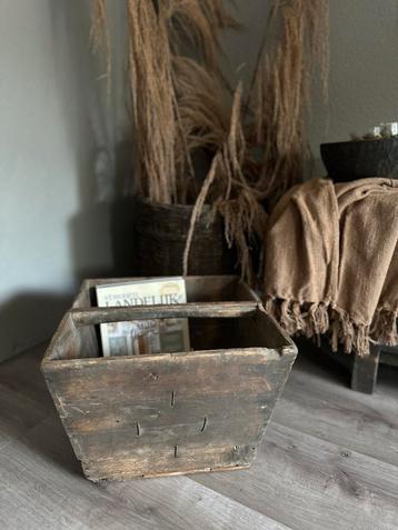 Authentieke oude houten rijstbak beschikbaar voor biedingen
