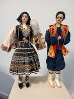 Prachtige oude traditionele klederdracht set poppen., Antiek en Kunst, Ophalen of Verzenden