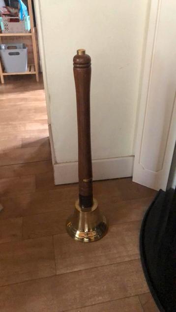 Bel schoolbel groot beschikbaar voor biedingen