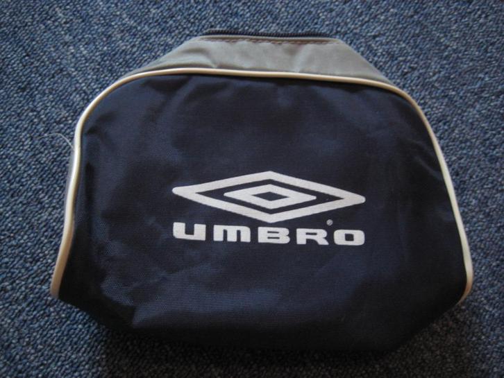 Umbro tasje, Sieraden, Tassen en Uiterlijk, Toilettassen, Gebruikt, Blauw, Verzenden