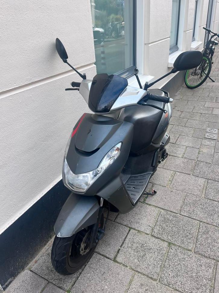 Peugot kisbee rs, Fietsen en Brommers, Scooters | Peugeot, Zo goed als nieuw, Overige modellen, Maximaal 25 km/u, Benzine, Ophalen of Verzenden