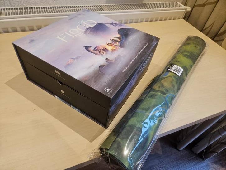 The Flood Kickstarter All-in Big Box, Hobby en Vrije tijd, Gezelschapsspellen | Bordspellen, Zo goed als nieuw, Vijf spelers of meer