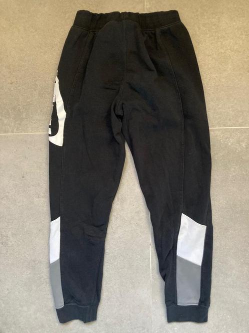 Trainingsbroek Nike zwart maat L (147-158), Kinderen en Baby's, Kinderkleding | Maat 152, Gebruikt, Jongen of Meisje, Broek, Ophalen of Verzenden