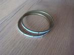 Twee goud-/koperkleurige armbanden met parelmoer, Ophalen of Verzenden, Zo goed als nieuw