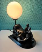 Vintage 80’s tafellamp auto met muzikant France, Huis en Inrichting, Lampen | Tafellampen, Gebruikt, Ophalen of Verzenden, Minder dan 50 cm