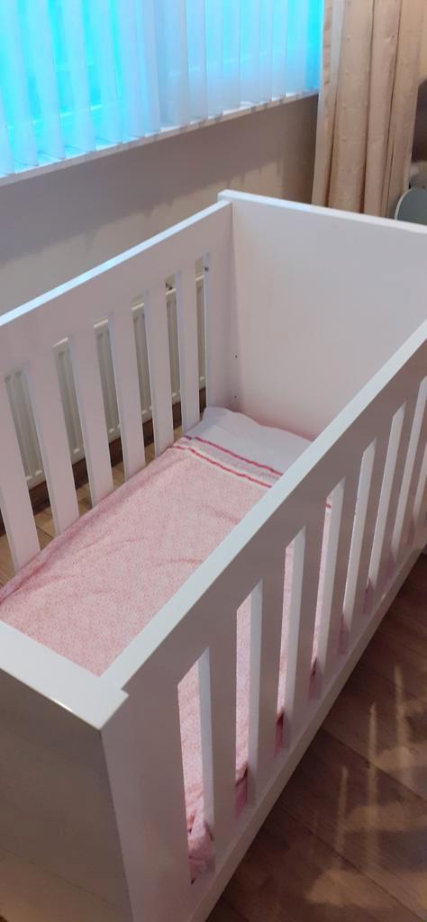 Baby Ledikant compleet met matrasje en diverse overtrekjes ,, Kinderen en Baby's, Babywiegjes en Ledikanten, Zo goed als nieuw
