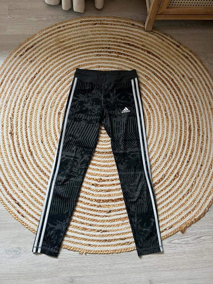 Adidas (sport) legging zwart grijs all-over patroon maat S, Kleding | Dames, Sportkleding, Zo goed als nieuw, Fitness of Aerobics
