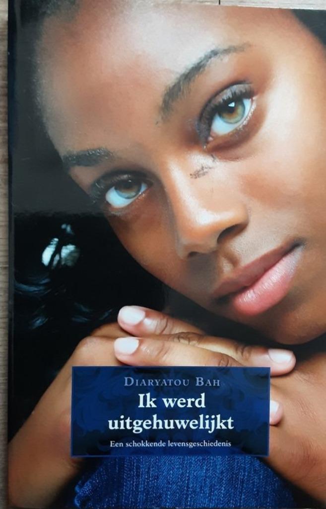Ik werd uitgehuwelijkt, Boeken, Biografieën, Zo goed als nieuw, Religie, Ophalen of Verzenden