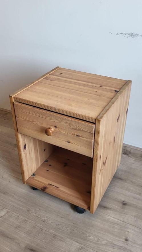 Mooi massief houten (nacht) kastje van Lifetime met lade, Huis en Inrichting, Kasten | Ladekasten, Gebruikt, Minder dan 100 cm
