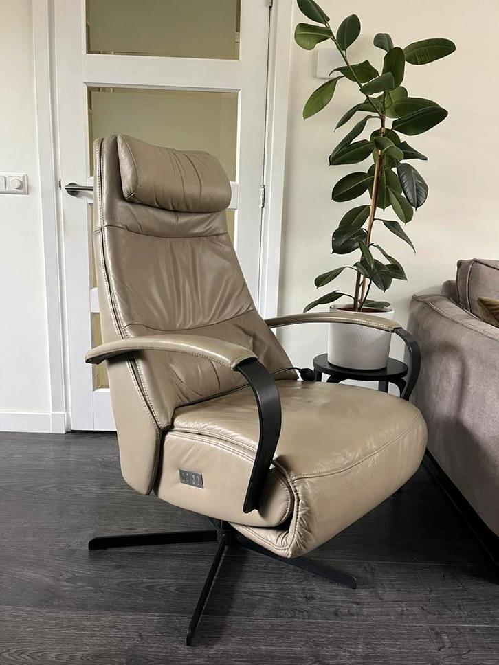 Prominent Elektrische Relaxfauteuil E100 Humberto Taupe L XL, Huis en Inrichting, Fauteuils, Zo goed als nieuw, Leer, Minder dan 50 cm