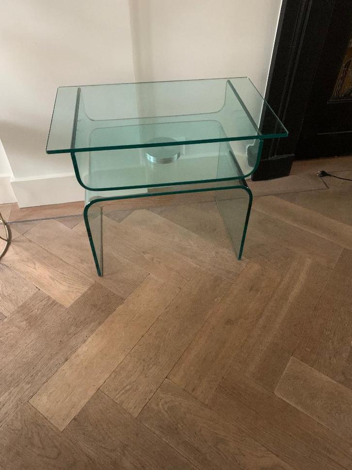 Design glazen televisietafel/ bijzettafel draaibaar vintage, Huis en Inrichting, Tafels | Bijzettafels, Zo goed als nieuw, Rechthoekig