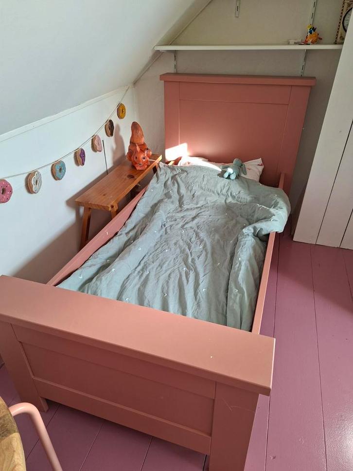 Oud Roze Peuterbed, Kinderen en Baby's, Kinderkamer | Bedden, Ophalen of Verzenden