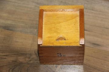 Leuk kistje met blokjes erin 7x7cm.VERZENDEN MOGELIJK!!!! beschikbaar voor biedingen