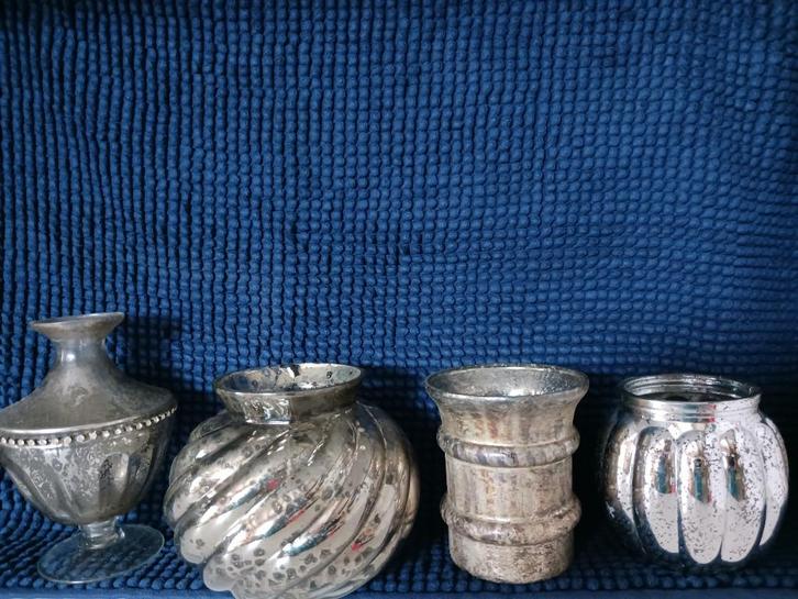 4 st armeluis zilverkleurige vaasjes, , Huis en Inrichting, Woonaccessoires | Vazen, Overige kleuren, Minder dan 50 cm, Aardewerk of Porselein