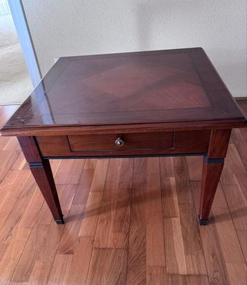 Teak bijzettafel met lade beschikbaar voor biedingen