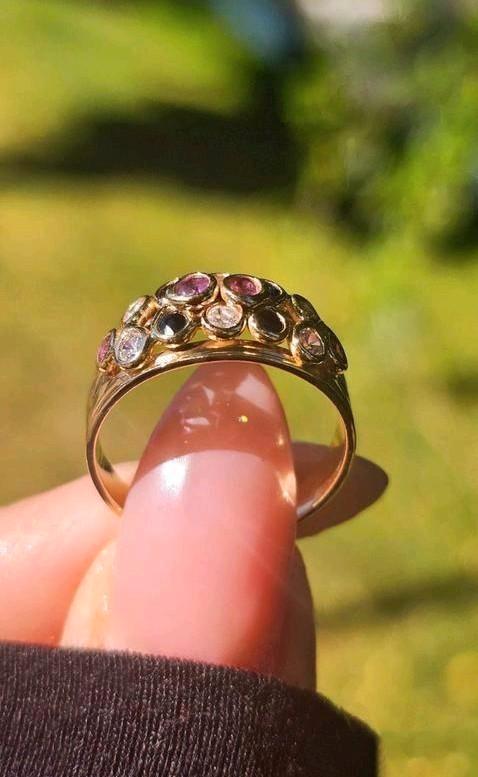 14 karaats gouden ring met verschillende kleuren edelstenen, Sieraden, Tassen en Uiterlijk, Ringen, Nieuw, Dame, Goud, Goud, Met edelsteen