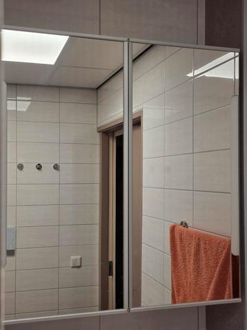 Ikea badkamer spielgelkast met ledlamp beschikbaar voor biedingen