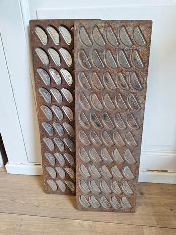 Oude Droste Chocolademallen halve maan - De Brocante Dames beschikbaar voor biedingen