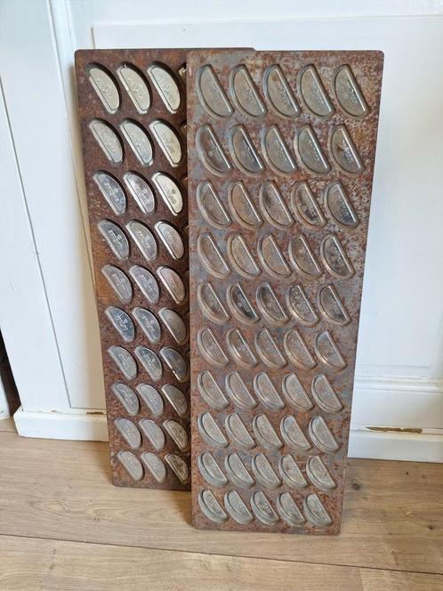 Oude Droste Chocolademallen halve maan - De Brocante Dames, Antiek en Kunst, Antiek | Keukenbenodigdheden, Ophalen of Verzenden
