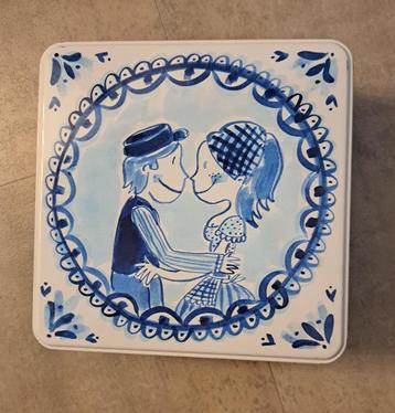 Blond Amsterdam Delftsblauw koekjesblik beschikbaar voor biedingen