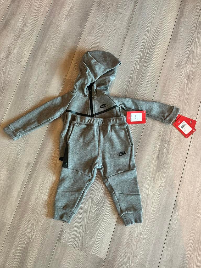 Baby nike pakje 18 Mnd nieuw, Kinderen en Baby's, Babykleding | Maat 86, Jongetje of Meisje, Nieuw, Ophalen of Verzenden, Pakje