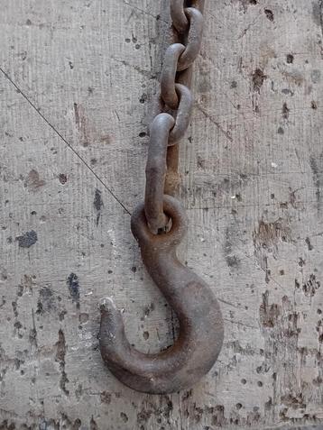 IJzeren Ketting met Haak beschikbaar voor biedingen