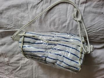 Badhanddoek met kussen. beschikbaar voor biedingen